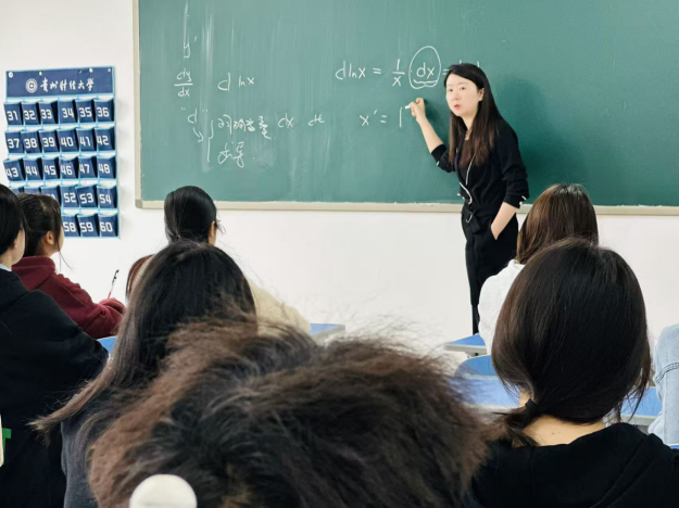 2026年5月党委副书记胡闽为员工开展高数补习